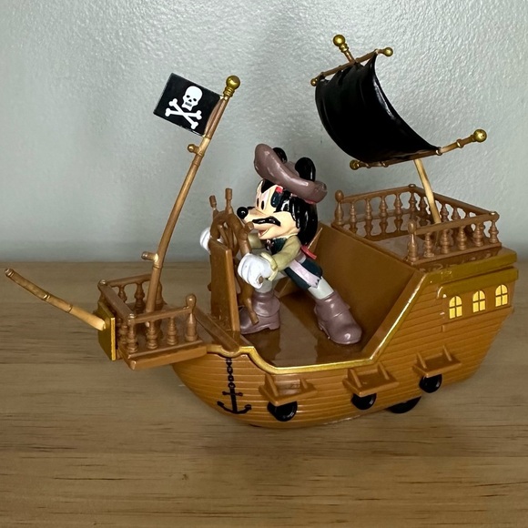 Disney Pirates Of The Caribbean Mickey Mouse Pirate Ship Pull Back Toy - Picture 1 of 7